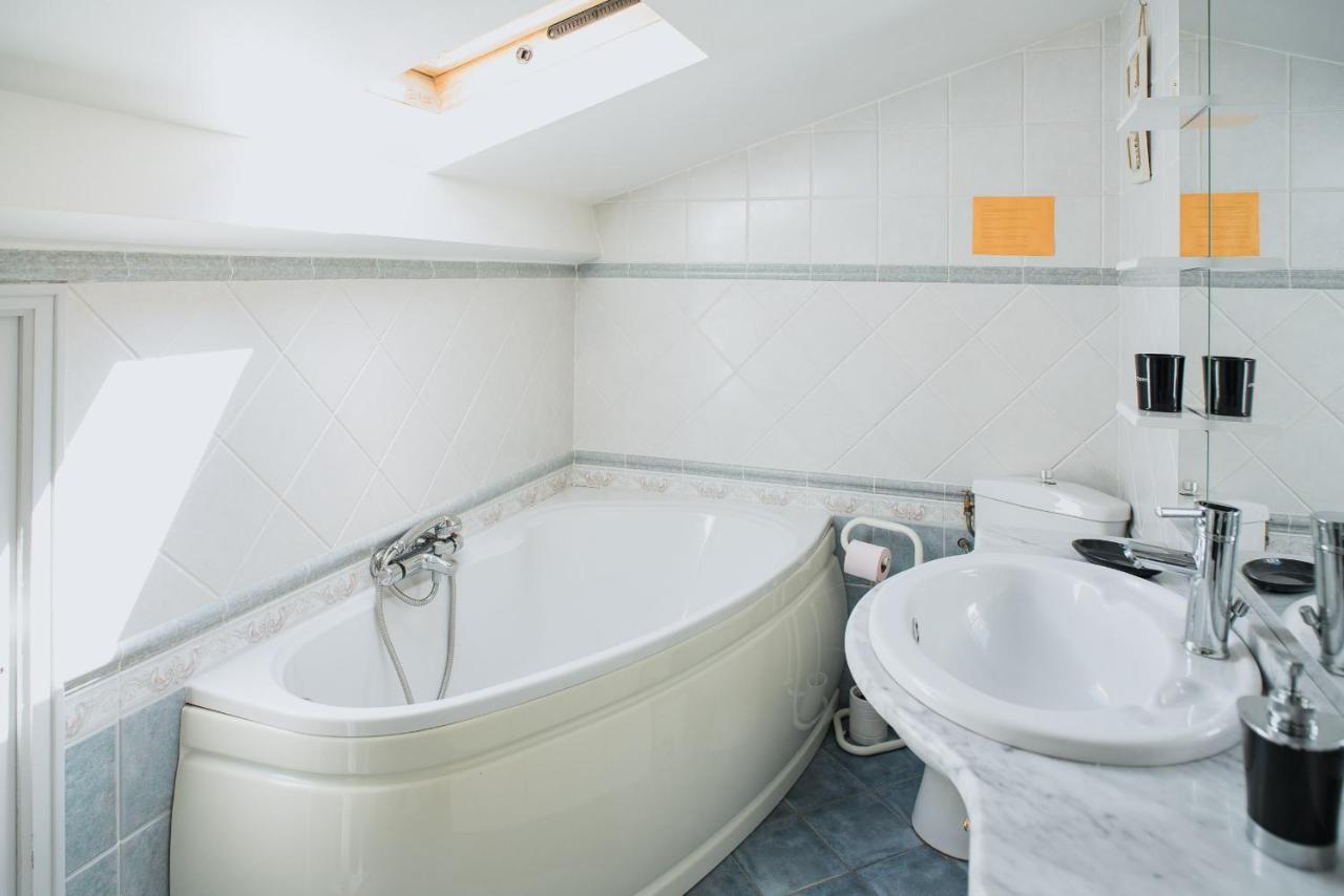 Mas Des Sentes Petit T1 Apartamento Nans-les-Pins Exterior foto