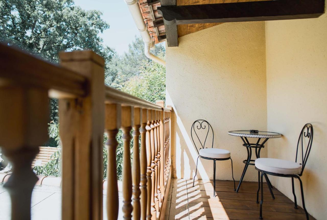 Mas Des Sentes Petit T1 Apartamento Nans-les-Pins Exterior foto