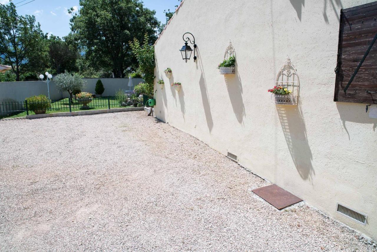 Mas Des Sentes Petit T1 Apartamento Nans-les-Pins Exterior foto