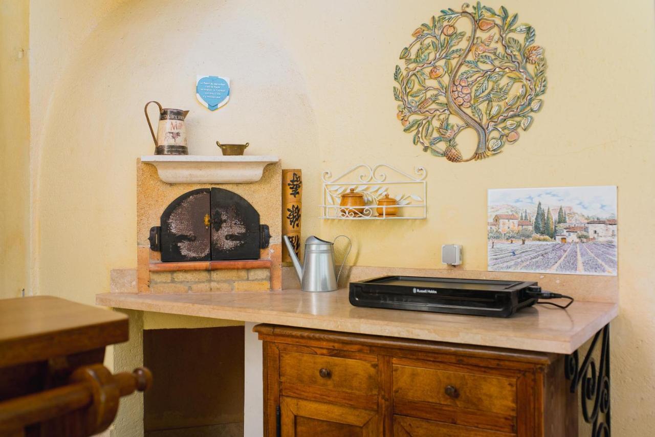 Mas Des Sentes Petit T1 Apartamento Nans-les-Pins Exterior foto